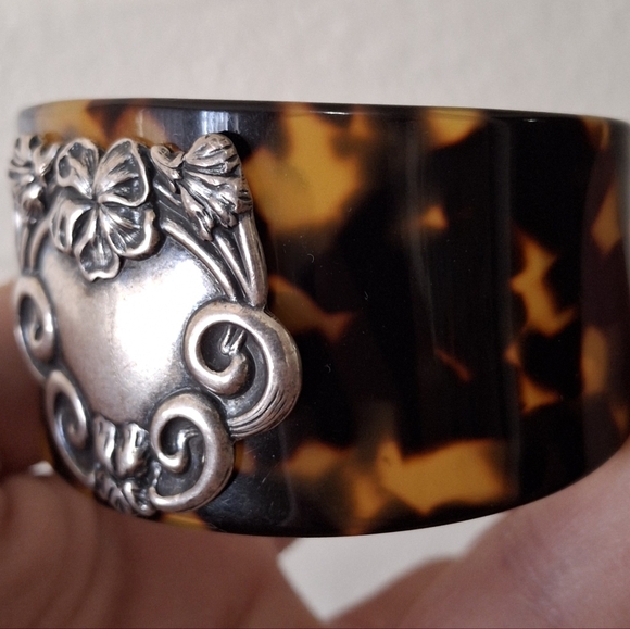 New Vintage Faux Tortoise Shell with Silver Ornament Cuff Bracelet. - Picture 6 of 14